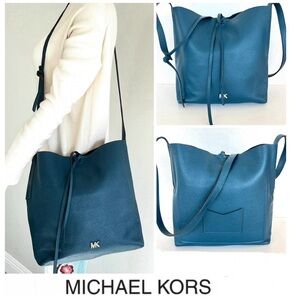 MICHAEL KORS Junie Blue Pebbled Leather Shoulder Bag Messenger Trendy Crossbody